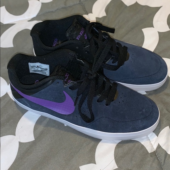 boys purple nike shoes